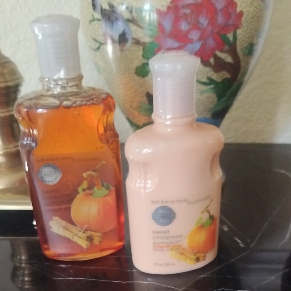 Bath & Body Works Pleasures Sweet Cinnamon Pumpkin Shower Gel And Lotion